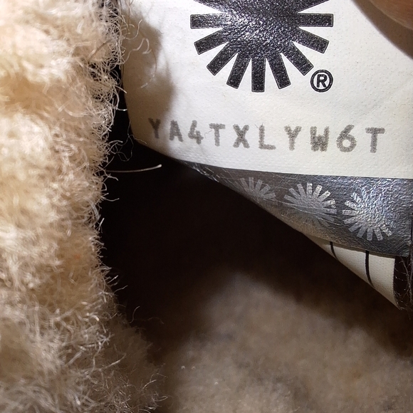 A pair of UGG Fraser Slate leather fur lined ankle boots in ladie's size 6. EUC - Picture 6 of 12